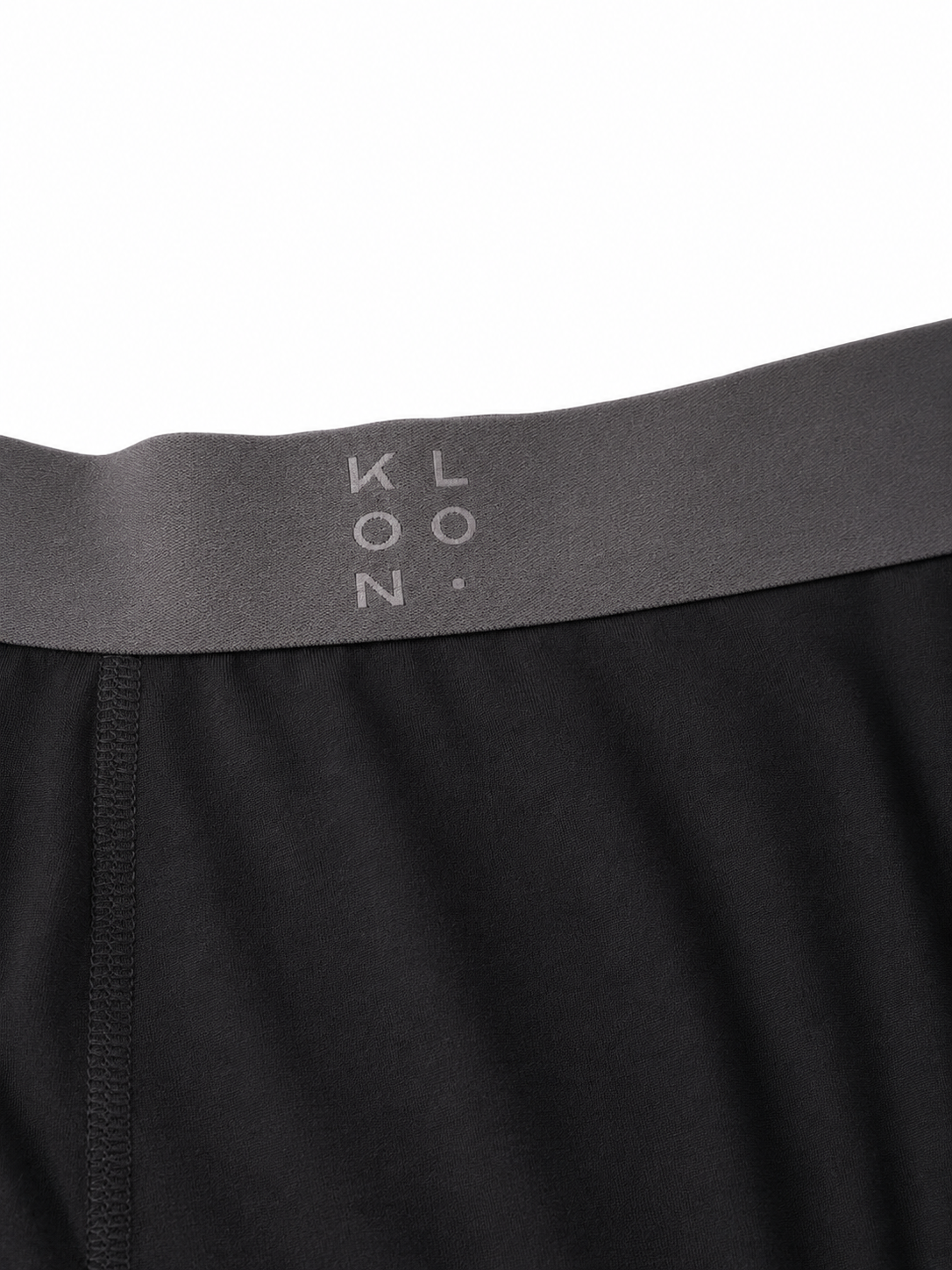 KLOON-logo pa borstet linning, naerbilde